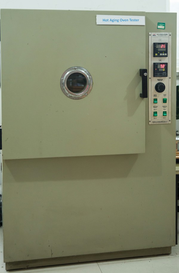 Thermal aging test chamber